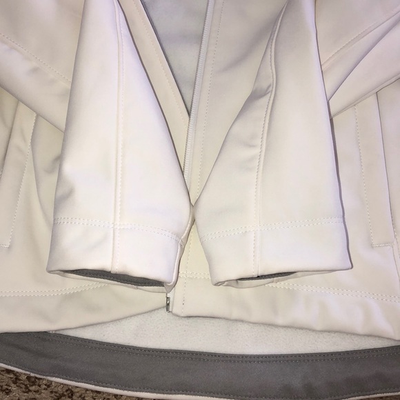 Like new! Women’s North Face jacket - Picture 4 of 5